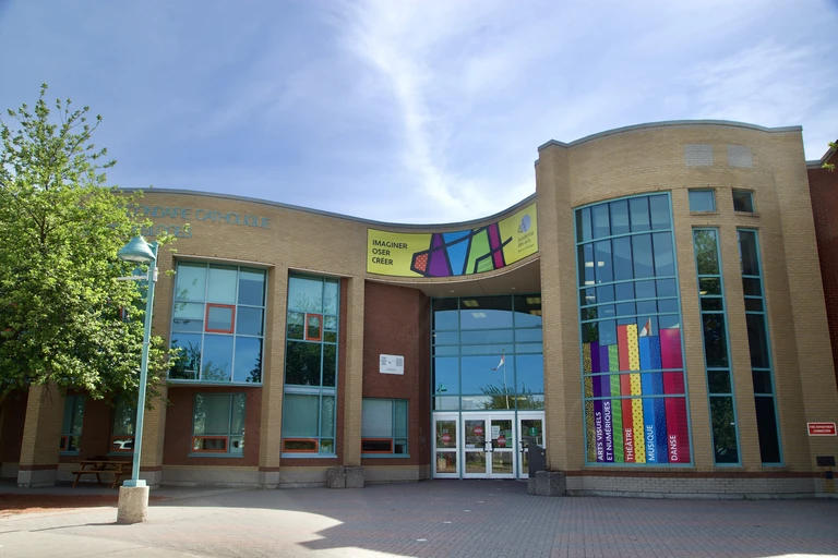 façade de l'école Béatrice-Desloges