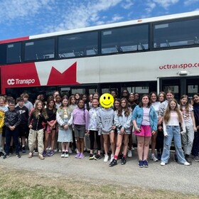 nos élèves de 6e année ont reçu une foule de renseignements pertinents de la part de la belle équipe de #octranspo, alors qu’ils s’apprêtent à vivre une grande transition vers le secondaire